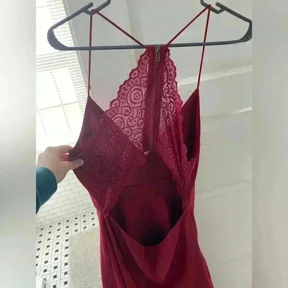 NWT burgundy spaghetti strap lacey back dress size medium - Picture 4 of 7